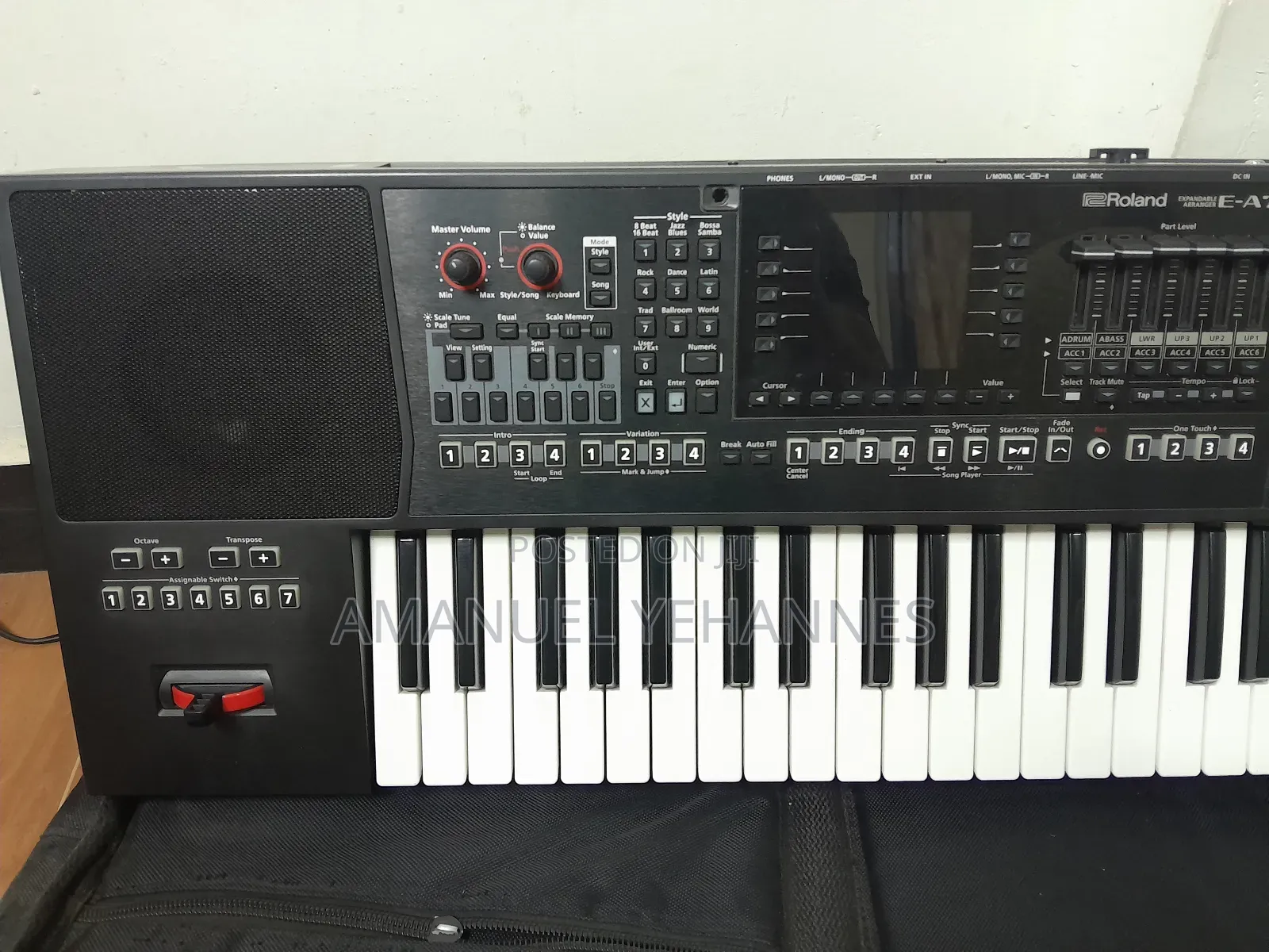 Roland E-A7 Expandable Arranger Keyboard