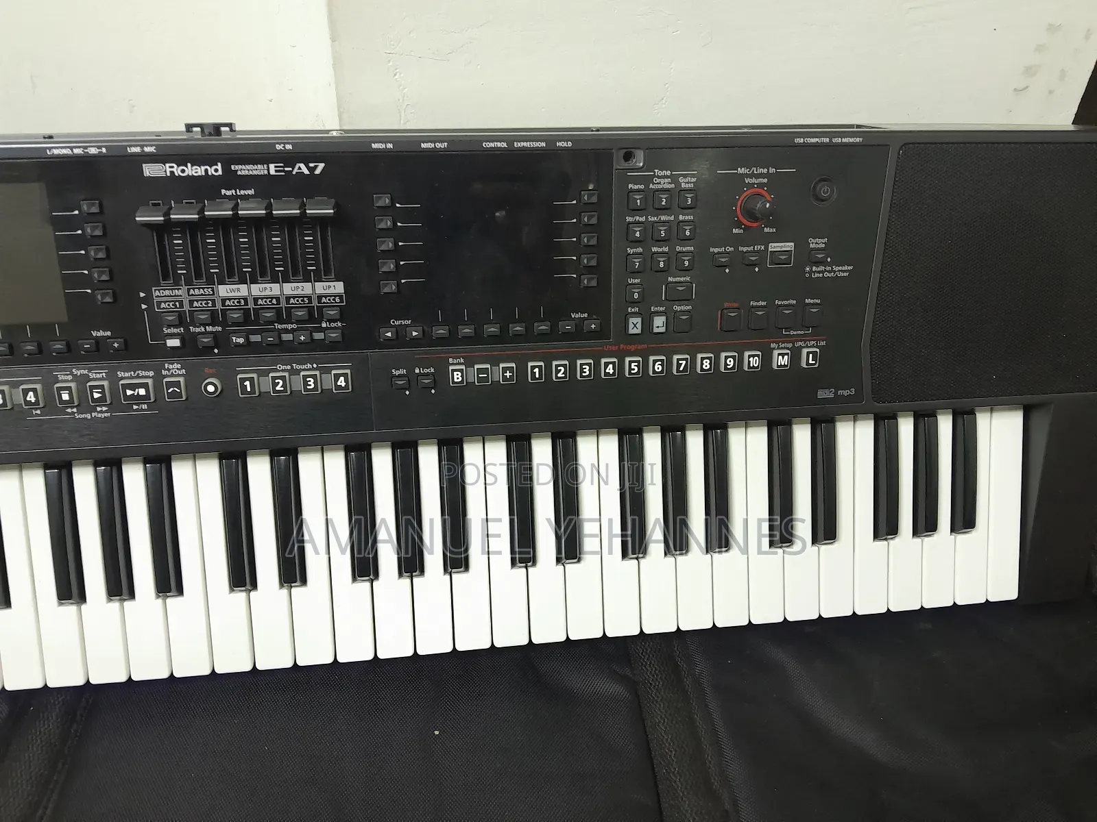 Roland E-A7 Expandable Arranger Keyboard