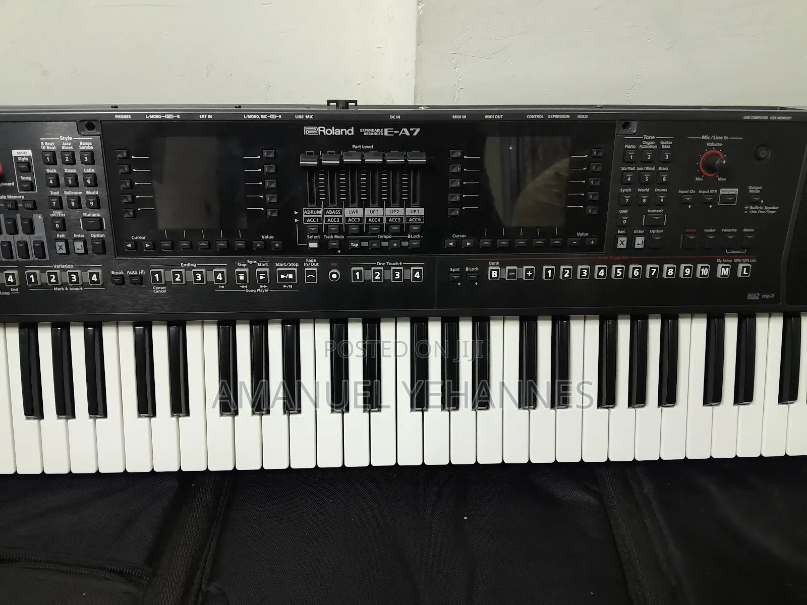 Roland E-A7 Expandable Arranger Keyboard