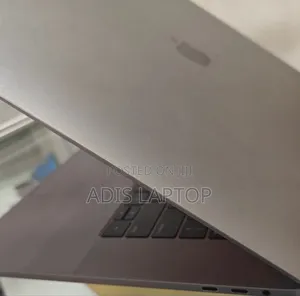 Photo - New Laptop Apple MacBook Pro 2017 16GB Intel Core I7 SSD 1T