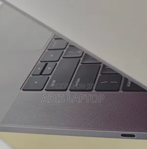 New Laptop Apple MacBook Pro 2017 16GB Intel Core I7 SSD 1T
