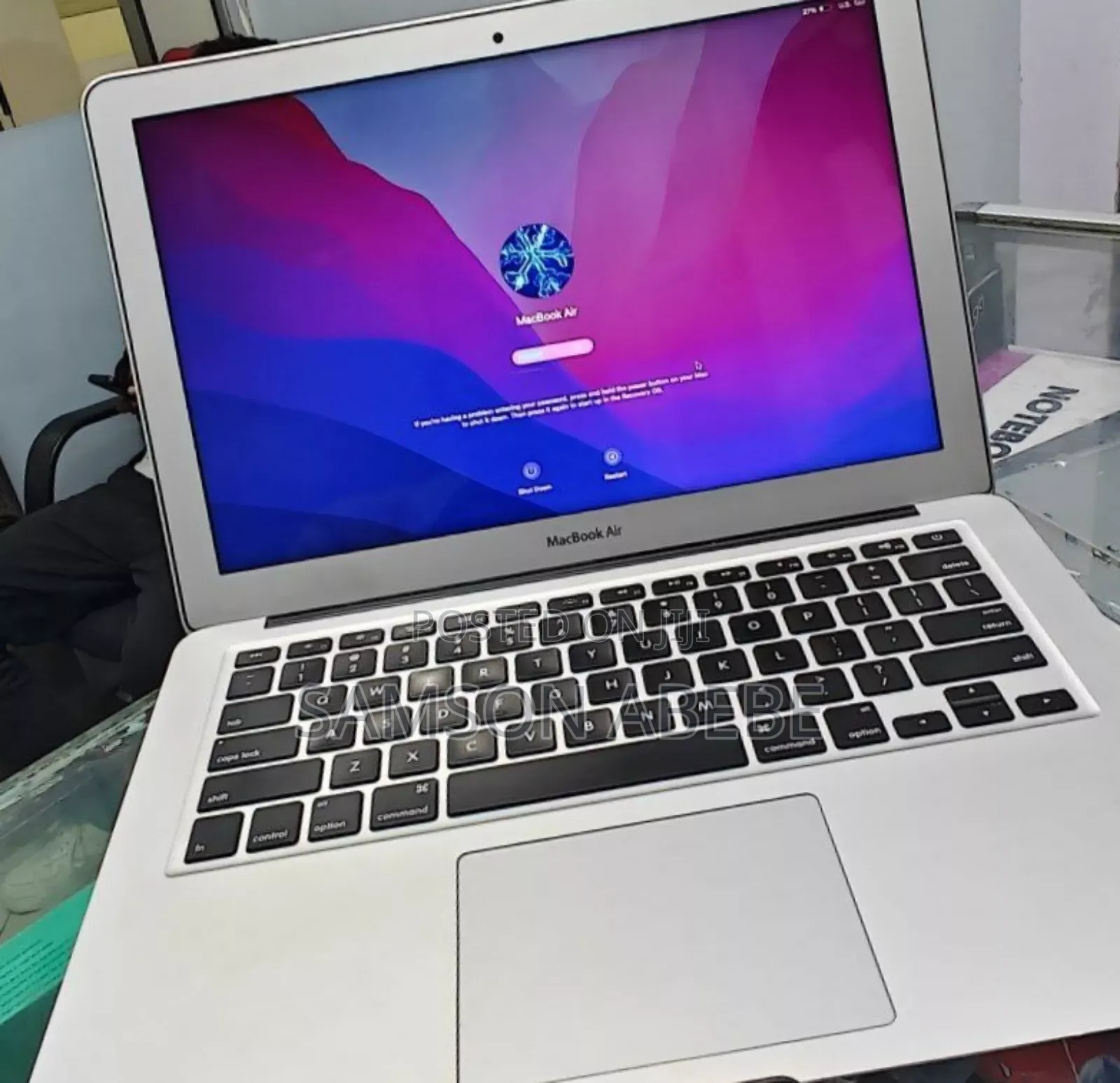 New Laptop Apple MacBook Pro 2017 8GB Intel Core I5 SSD 128GB