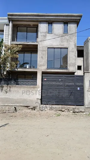 አስቸኳይ የሚሸጥ G+3 ቤት
ስፋት 150 ካሬ ሜትር
አያት ዲያስቦር ሰፈር