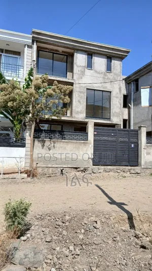 አስቸኳይ የሚሸጥ G+3 ቤት
ስፋት 150 ካሬ ሜትር
አያት ዲያስቦር ሰፈር