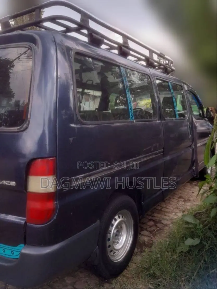 Toyota Grand HiAce 2010 Blue