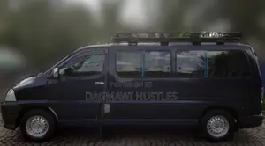 Photo - Toyota Grand HiAce 2010 Blue