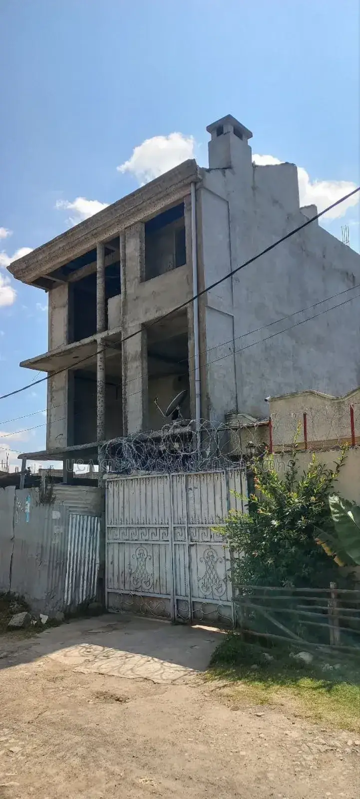 4bdrm Townhouse/Terrace in Diaspora Area, Oromia-Finfinne for sale