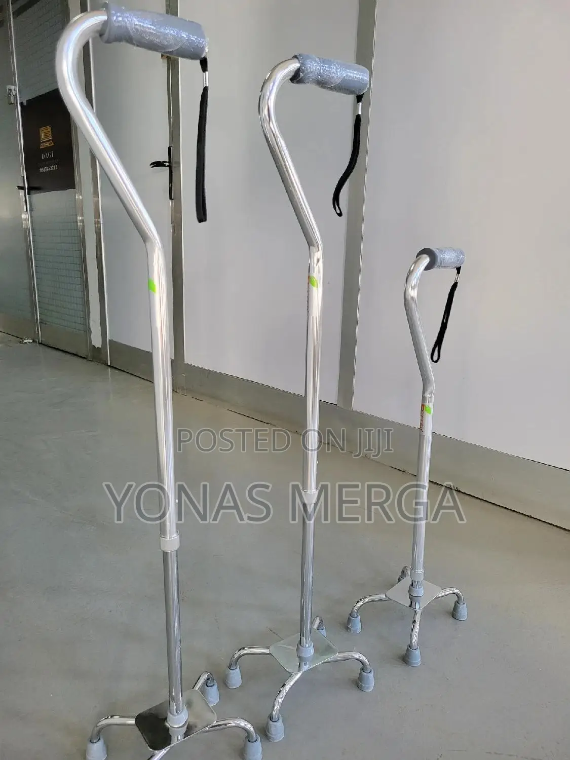 Walking Aid With Four Feet at the Base፵棗bastone Quadripode