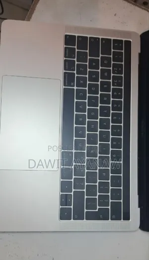 New Laptop Apple MacBook Pro 2018 8GB Intel Core I5 SSD 256GB