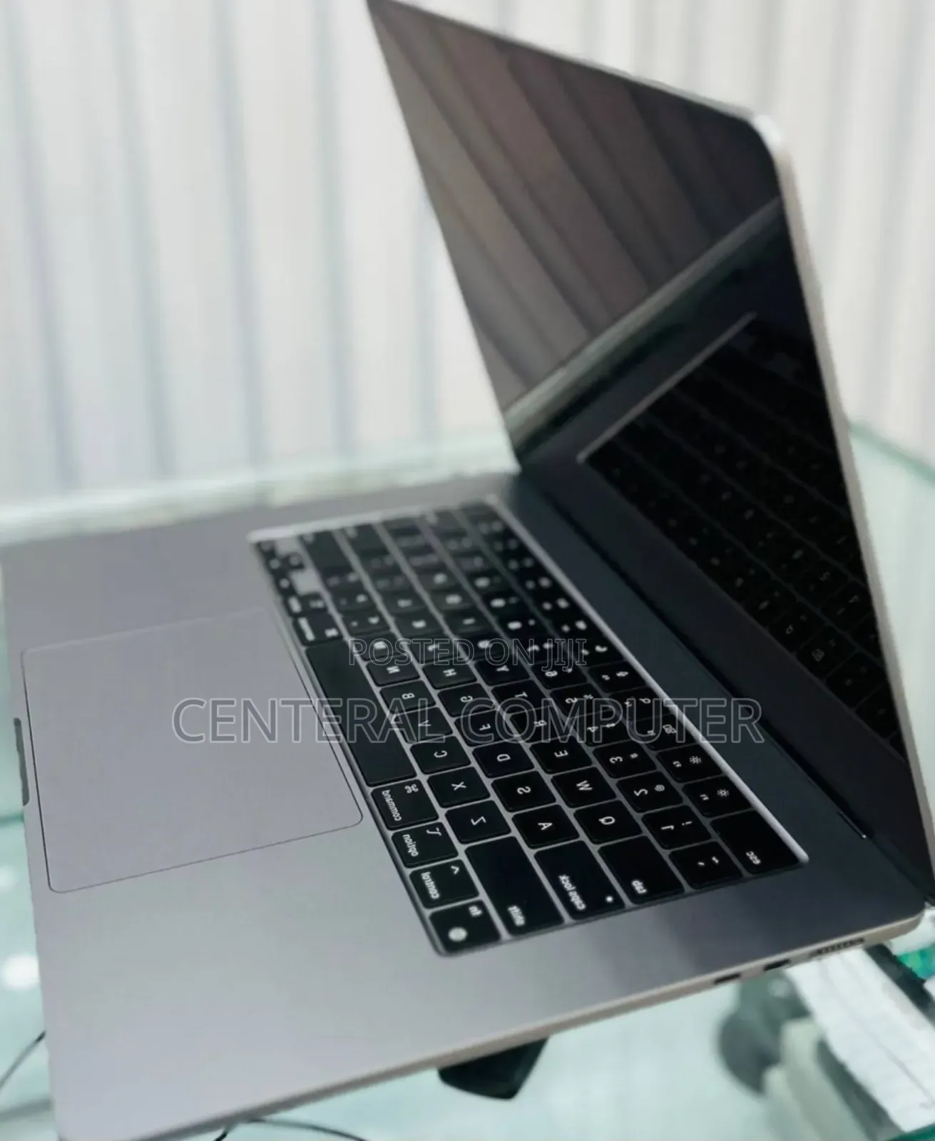 Laptop Apple MacBook Air 2024 M3 15-Inch 8GB Apple M3 SSD 256GB