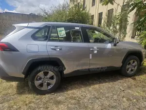 New Toyota RAV4 2022 Silver
