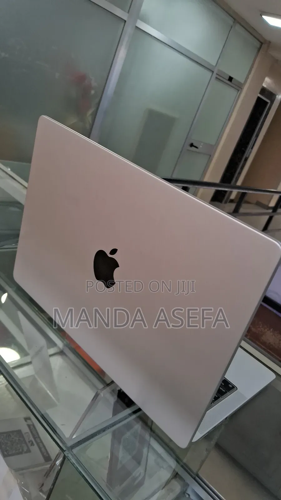 New Laptop Apple MacBook Pro 8GB Apple M3 SSD 512GB