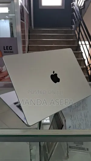 New Laptop Apple MacBook Pro 8GB Apple M3 SSD 512GB