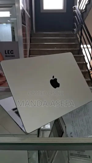 New Laptop Apple MacBook Pro 8GB Apple M3 SSD 512GB