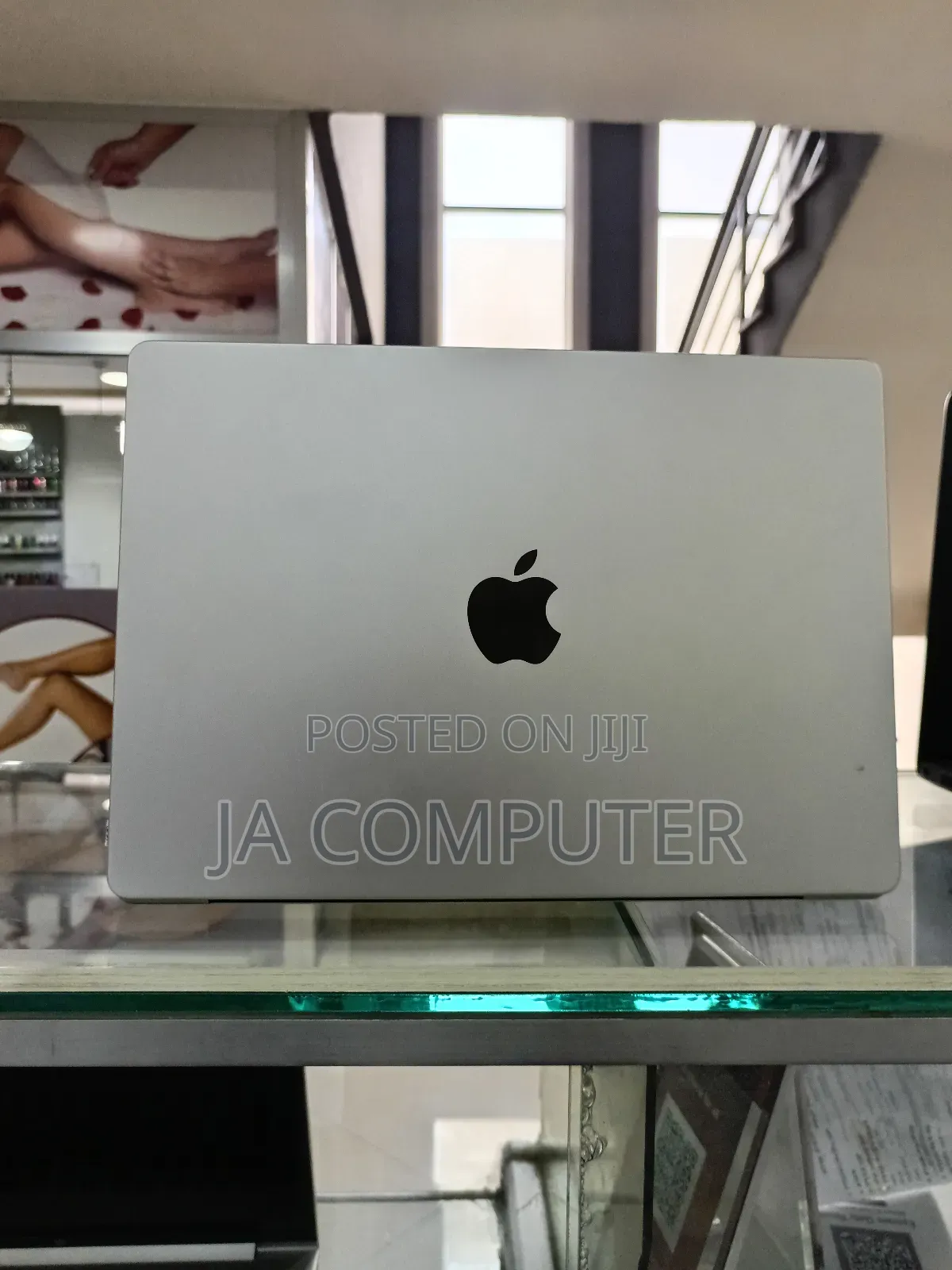 New Laptop Apple MacBook Pro 2023 M3 14-Inch 8GB Apple M3 SSD 512GB