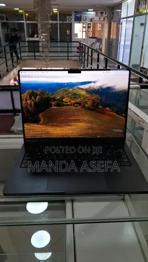 New Laptop Apple MacBook Pro 18GB Apple M3 SSD 512GB