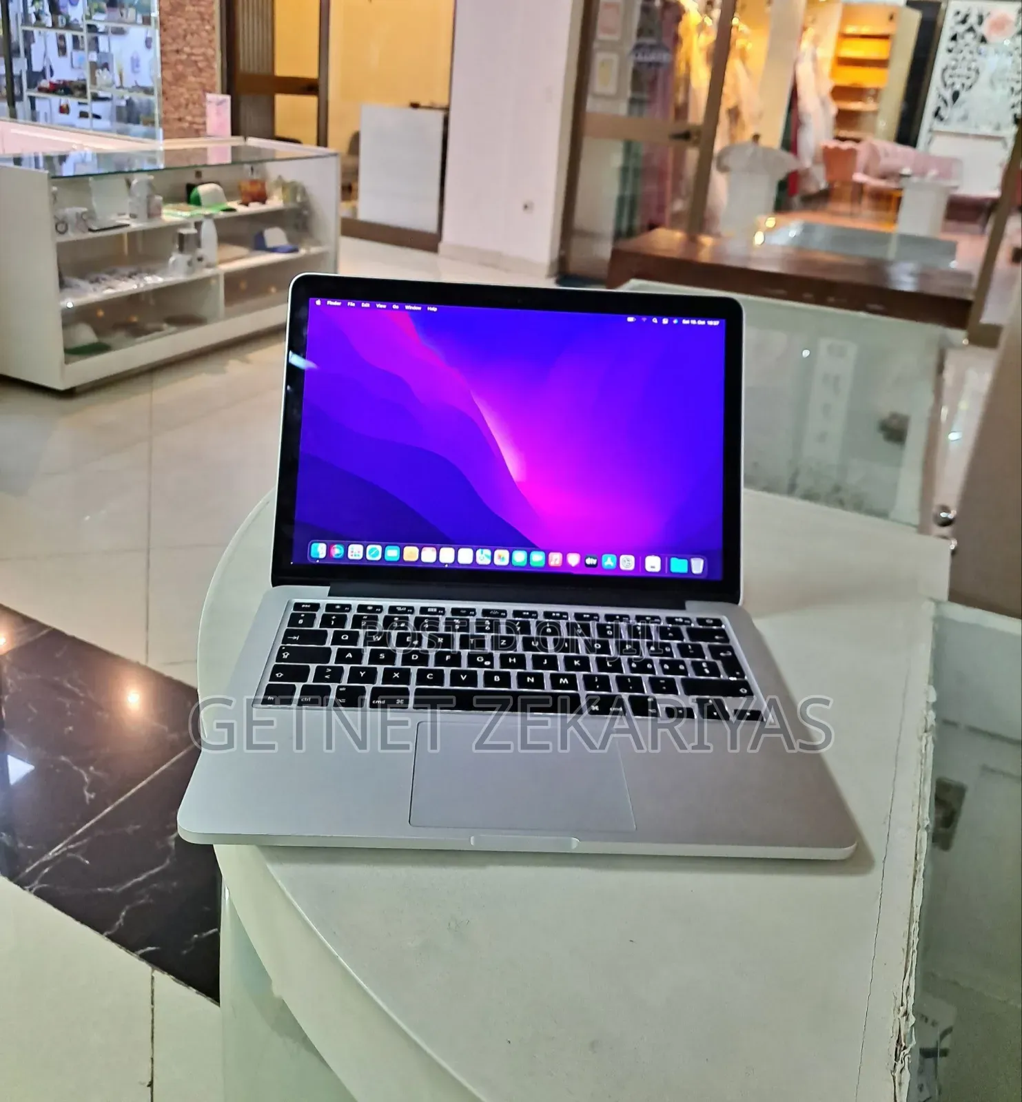 New Laptop Apple MacBook Pro 2015 8GB Intel Core i5 SSD 256GB