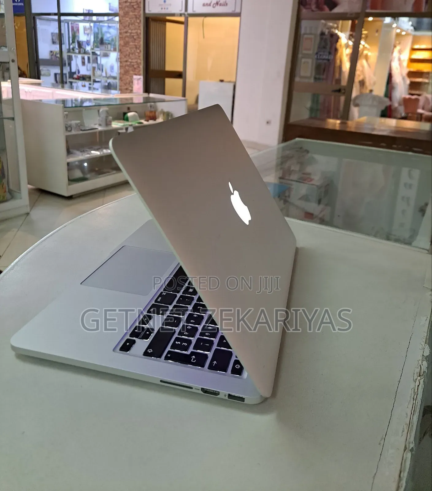 New Laptop Apple MacBook Pro 2015 8GB Intel Core i5 SSD 256GB
