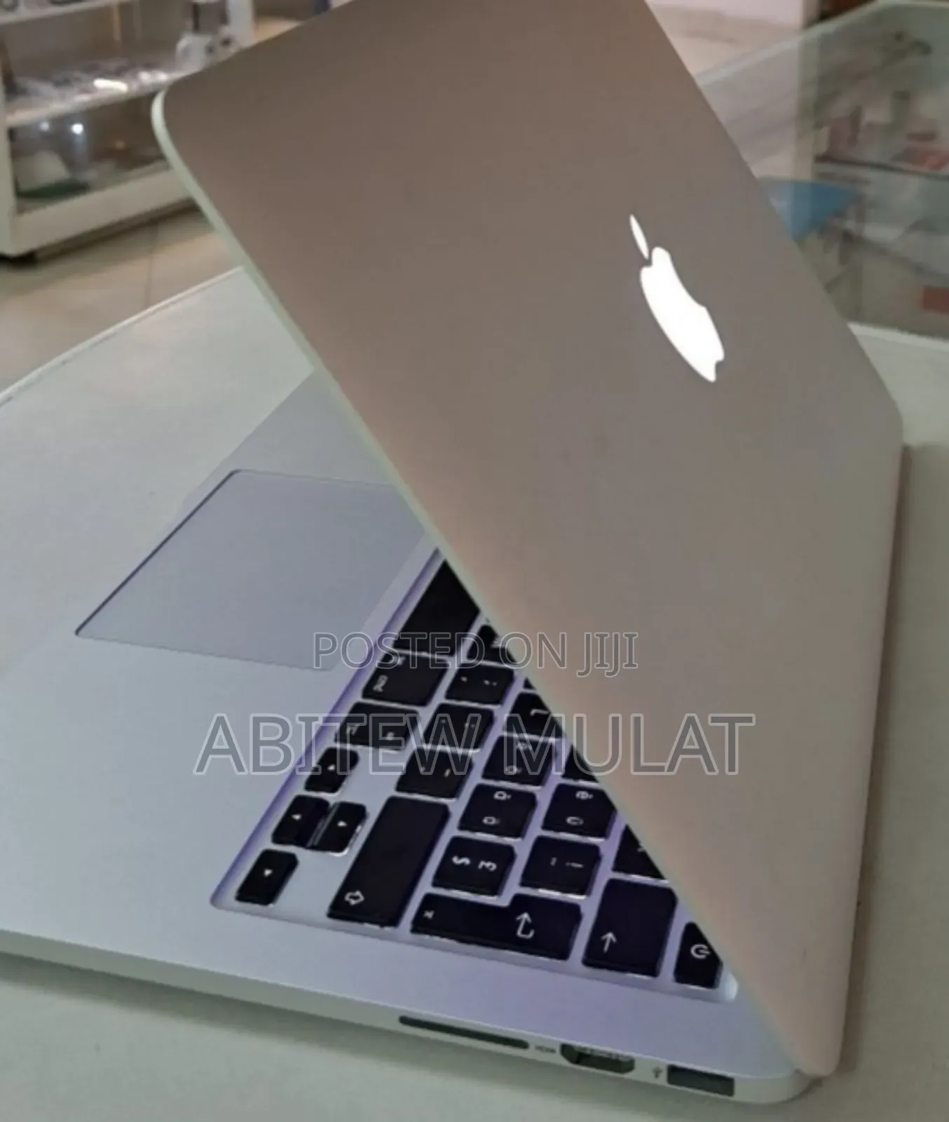 New Laptop Apple MacBook Pro 2015 8GB Intel Core I5 SSD 256GB