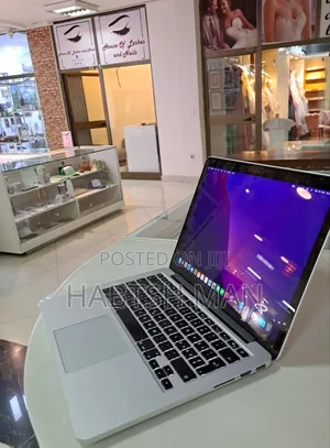 New Laptop Apple MacBook Pro 2015 8GB Intel Core I5 SSD 256GB