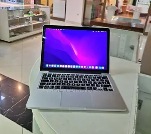 New Laptop Apple MacBook Pro 2015 8GB Intel Core I5 SSD 256GB