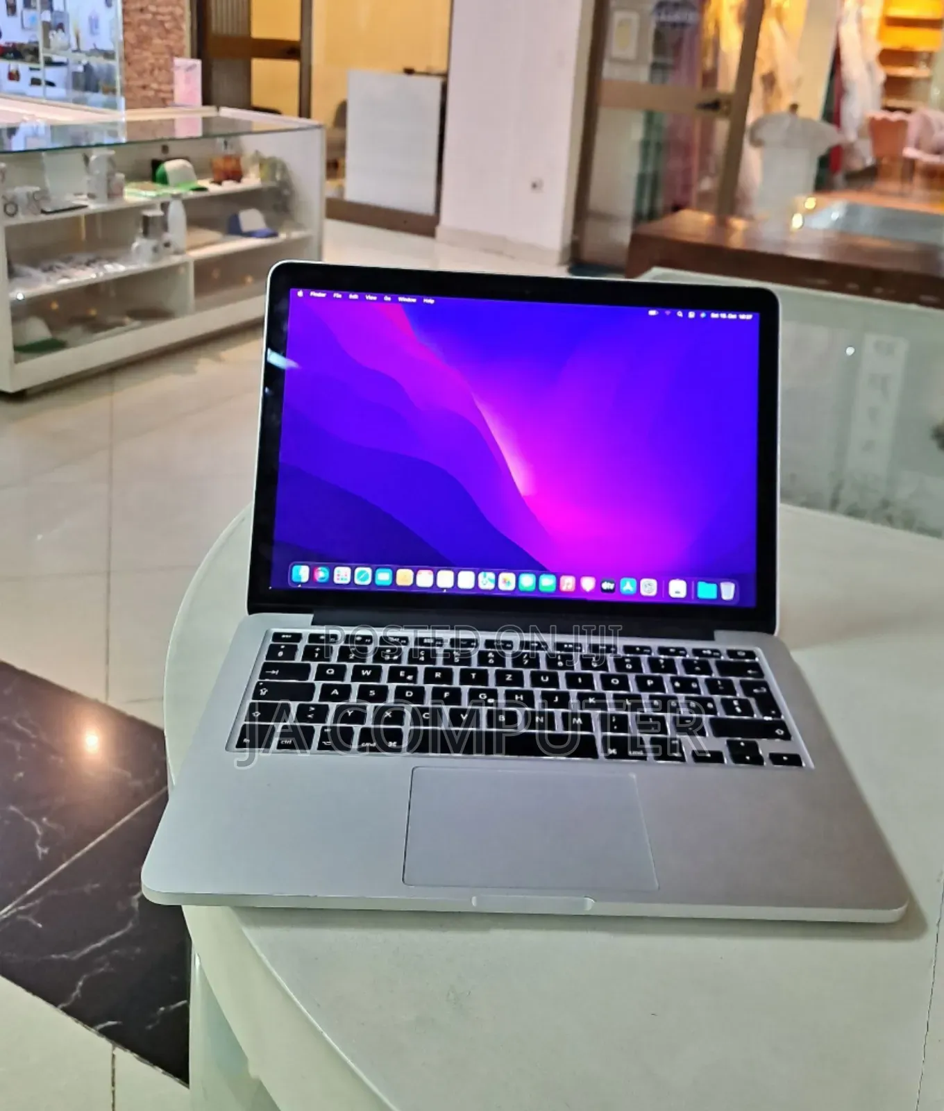 New Laptop Apple MacBook Pro 2015 8GB Intel Core I5 SSD 256GB