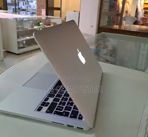 New Laptop Apple MacBook Pro 2015 8GB Intel Core I5 SSD 256GB