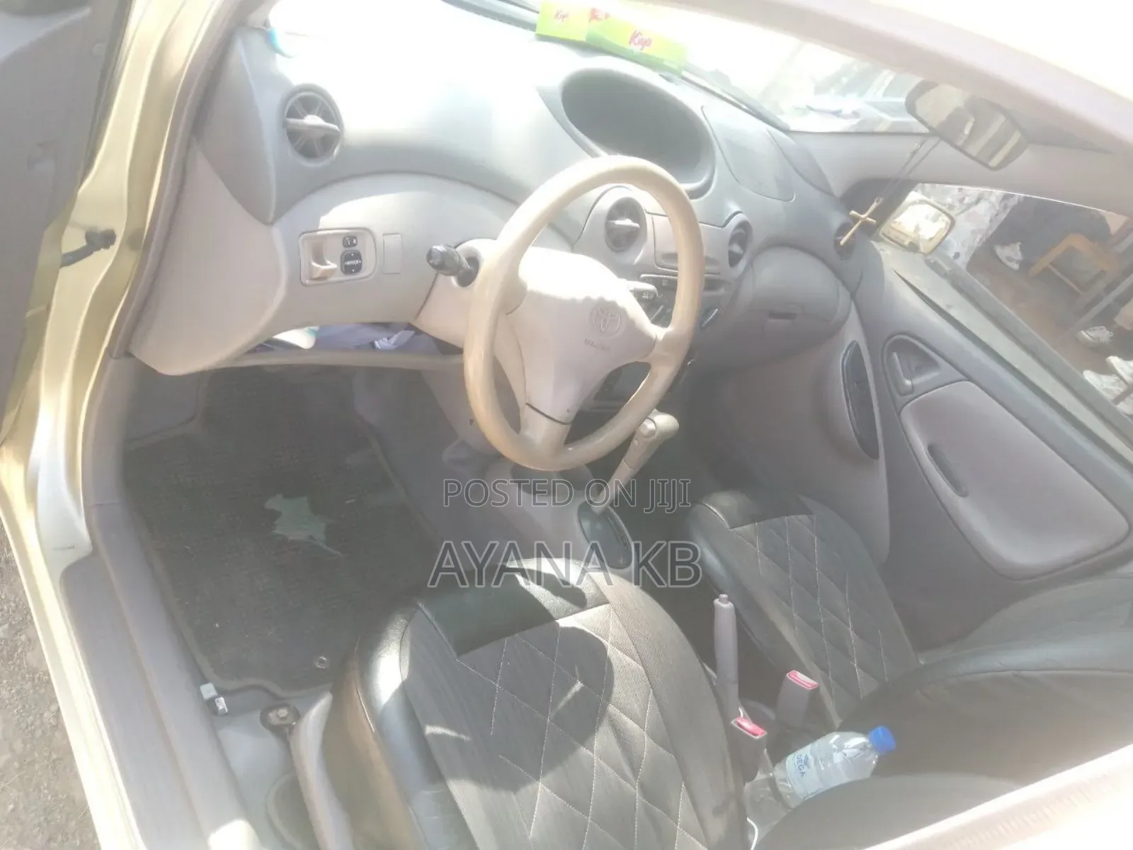 Toyota Platz 2001 Gold