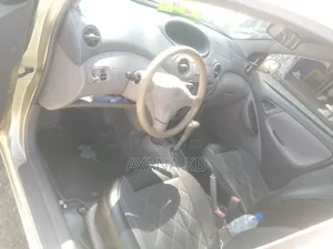 Toyota Platz 2001 Gold