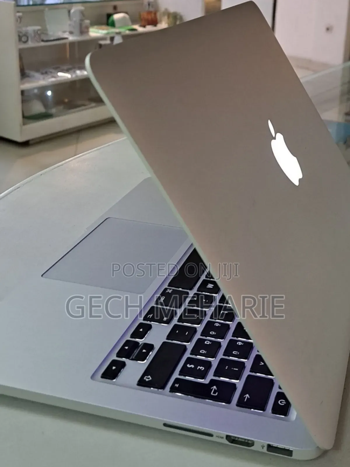 New Laptop Apple MacBook Pro 2015 8GB Intel Core I5 SSD 256GB