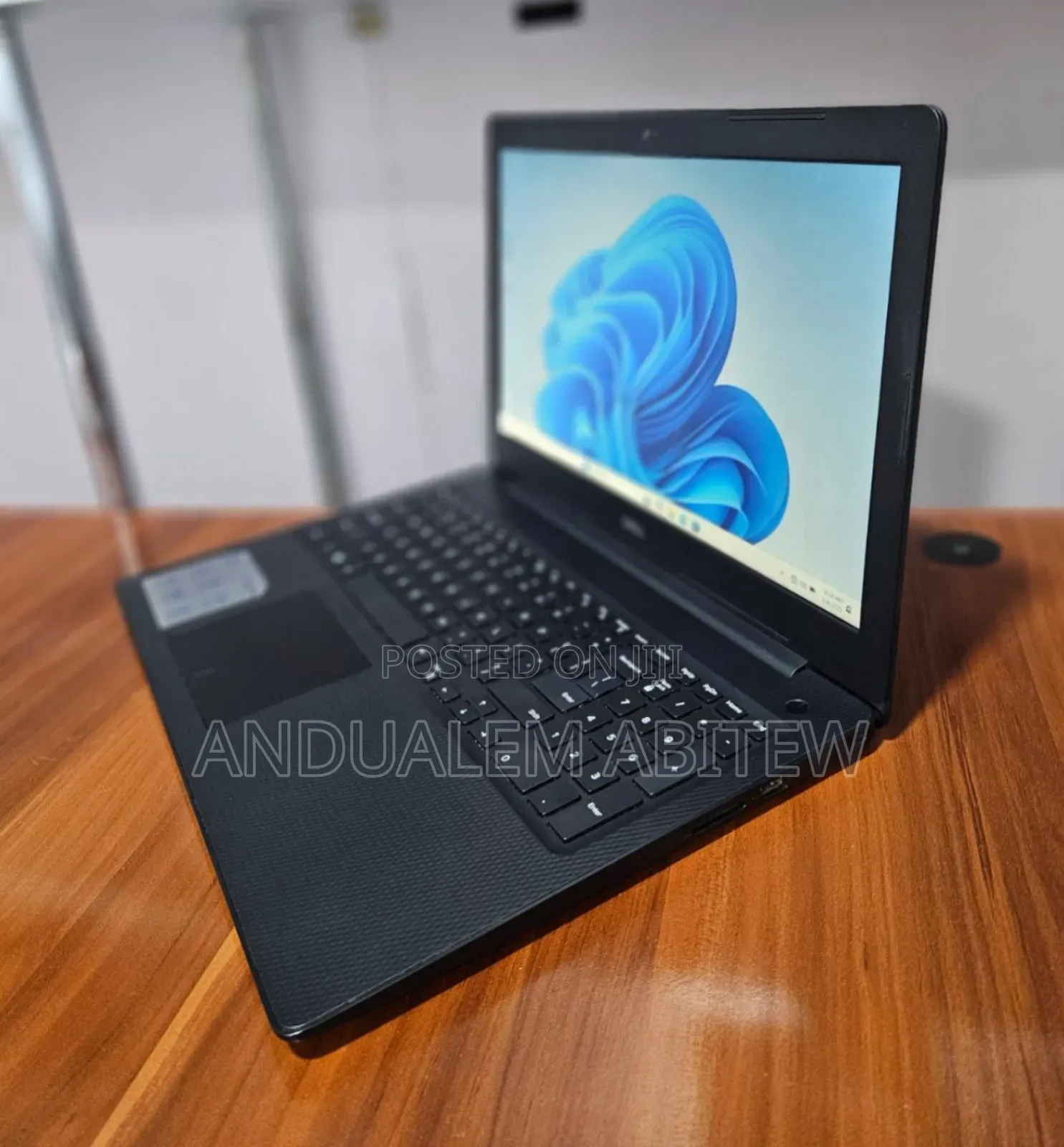 New Laptop Dell Inspiron 15 8GB Intel Core I5 HDD+SSD 1T