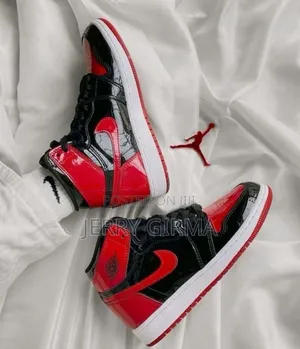 Jordan 1 Mid Patent Bred