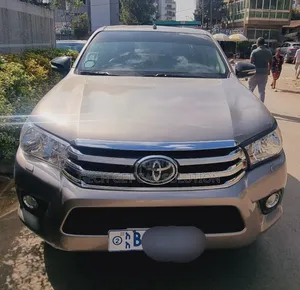 Toyota Hilux 2018 Gold