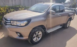 Toyota Hilux 2018 Gold