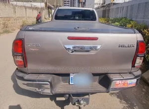 Toyota Hilux 2018 Gold
