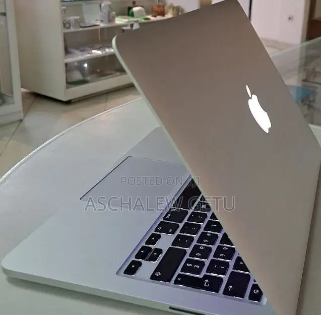 New Laptop Apple MacBook Pro 2019 8GB Intel Core I5 SSD 512GB