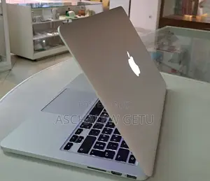 New Laptop Apple MacBook Pro 2019 8GB Intel Core I5 SSD 512GB