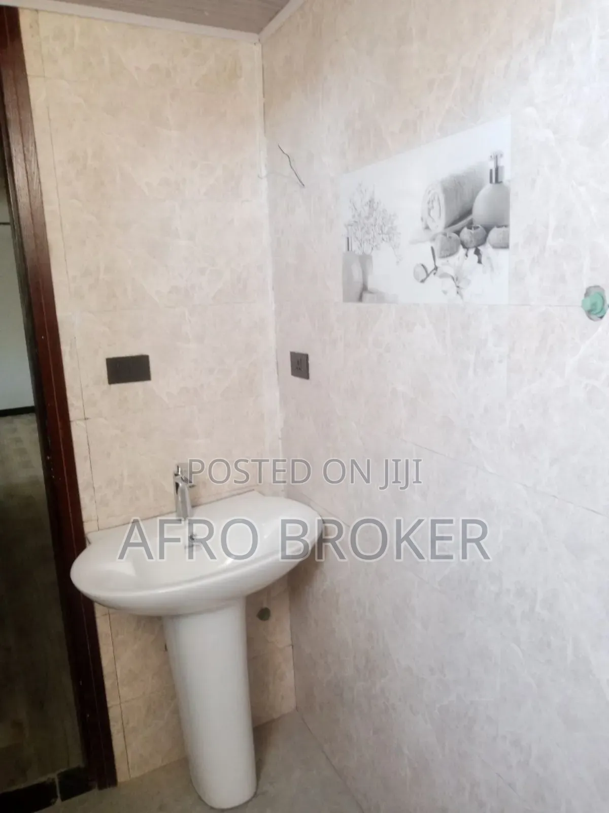 Furnished 3bdrm Condo in Koye Project 17, Akaky Kaliti for sale