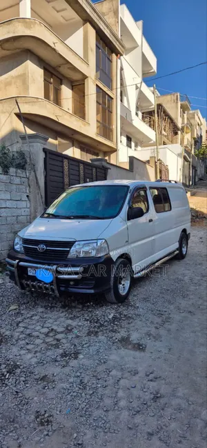 Photo - Toyota Grand HiAce 2008 White
