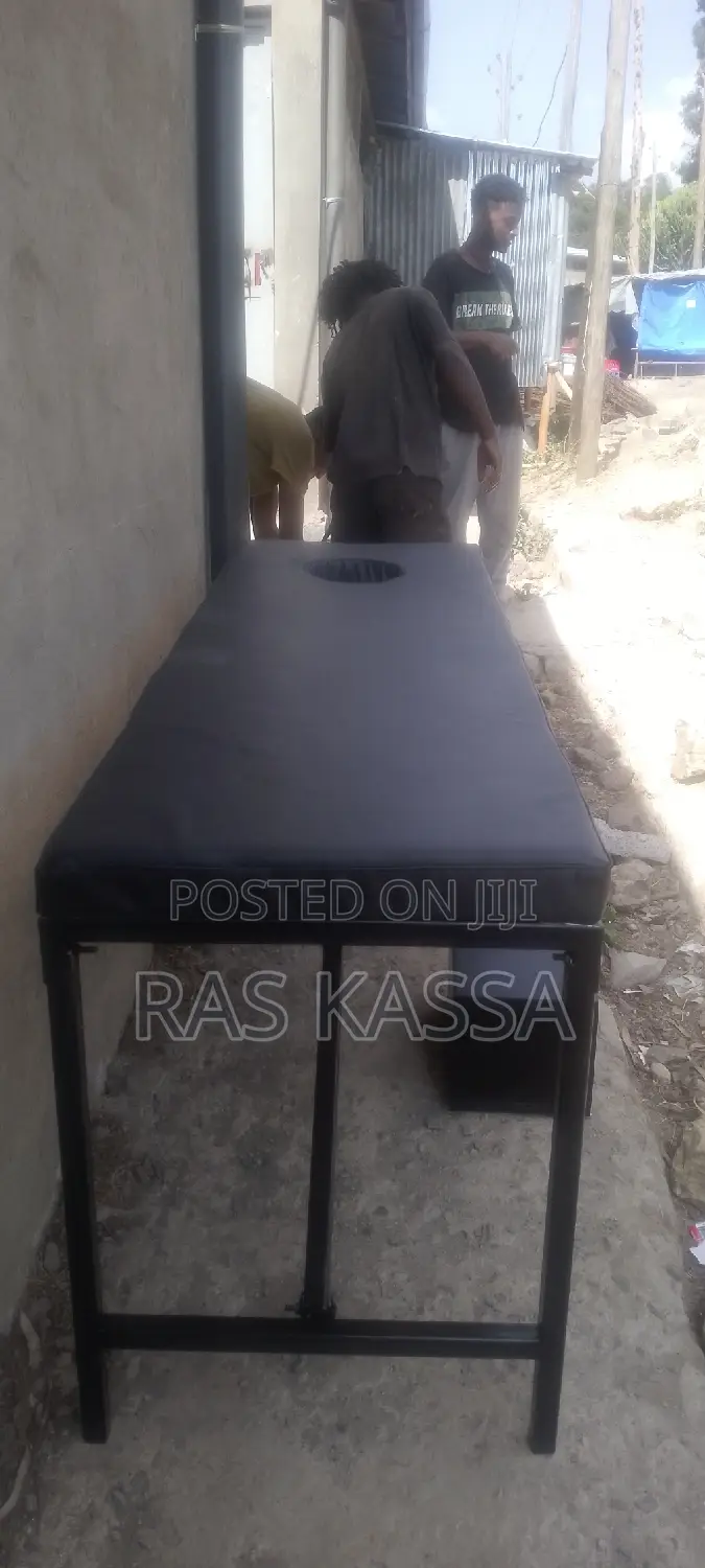 ጠንካራ የማሳጅ ጠረጴዛ