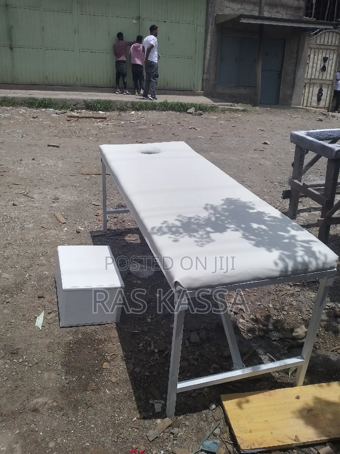 ጠንካራ የማሳጅ ጠረጴዛ