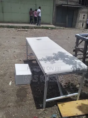 ጠንካራ የማሳጅ ጠረጴዛ