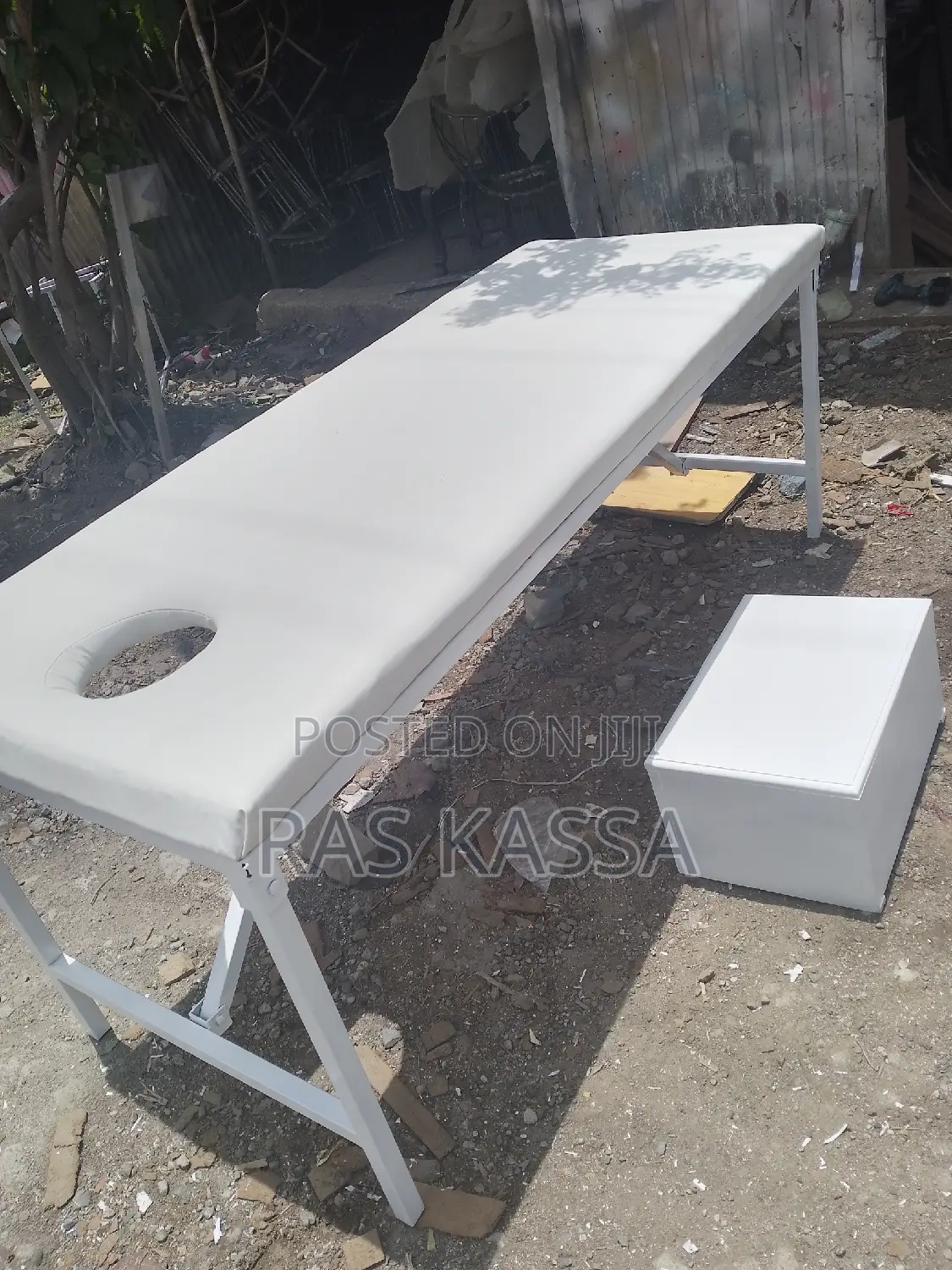 ጠንካራ የማሳጅ ጠረጴዛ