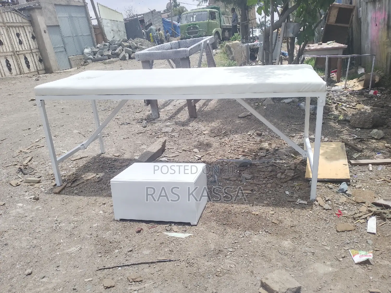 ጠንካራ የማሳጅ ጠረጴዛ