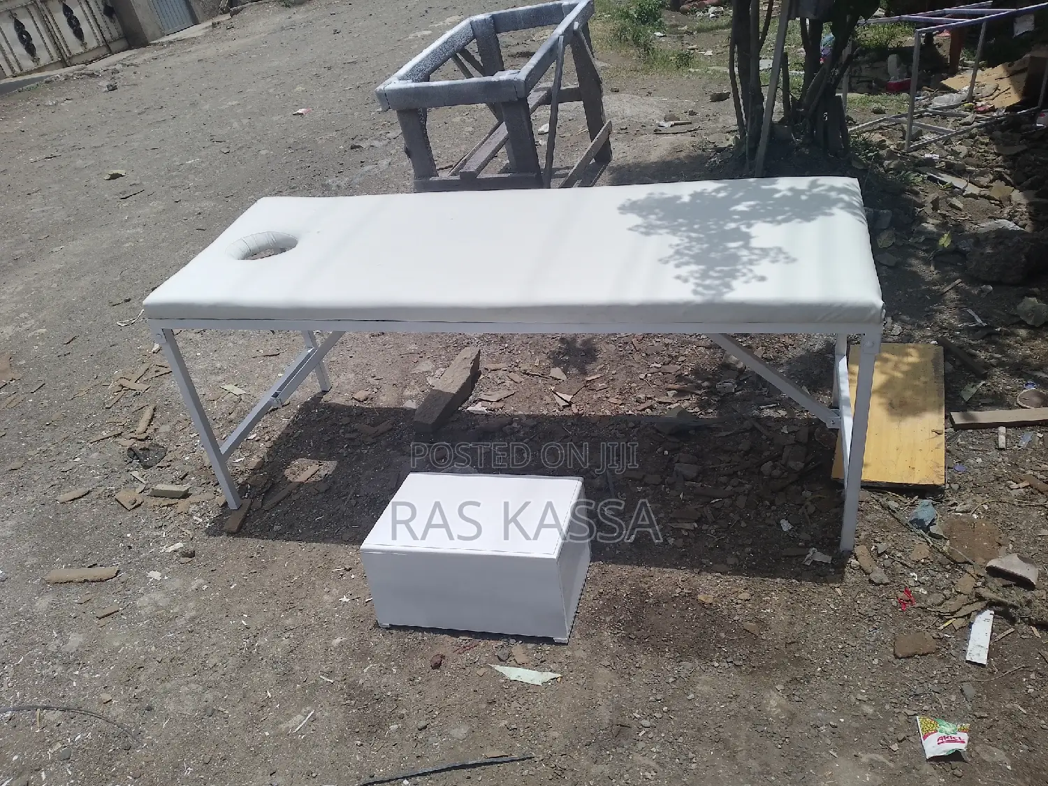 ጠንካራ የማሳጅ ጠረጴዛ