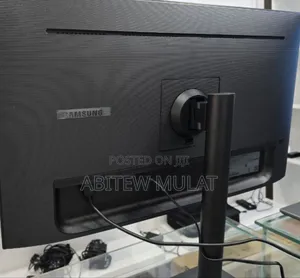 Photo - Samsung 27 Inches 16:9 Usb-C Ips Monitor for Editor