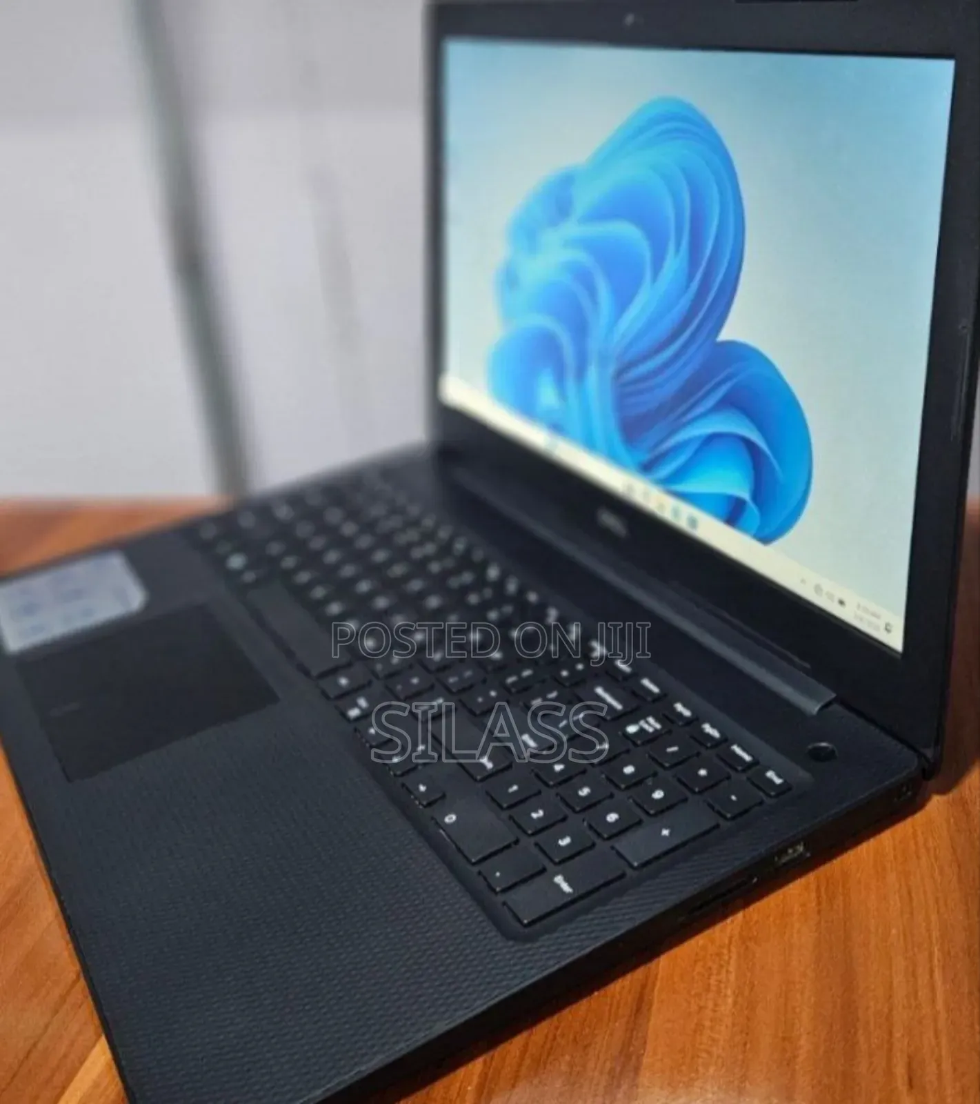 New Laptop Dell Inspiron 15 8GB Intel Core I5 SSD 1T