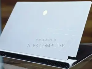 New Laptop Alienware M17x R2 16GB Intel Core I7 SSD 1T