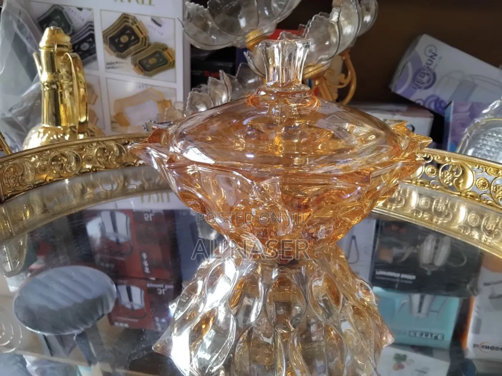 ወፍራም ጎልደን ብርጭቆ የቴምር ማቅረቢያ