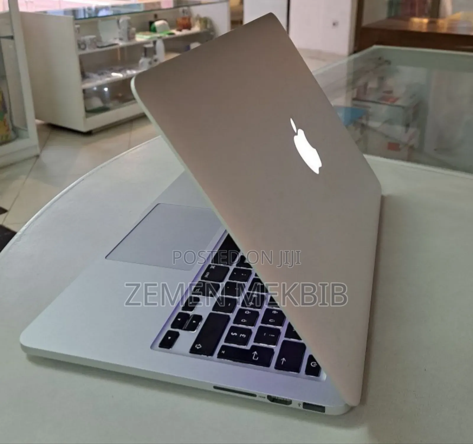 New Laptop Apple MacBook Pro 2015 8GB Intel Core I5 SSD 256GB